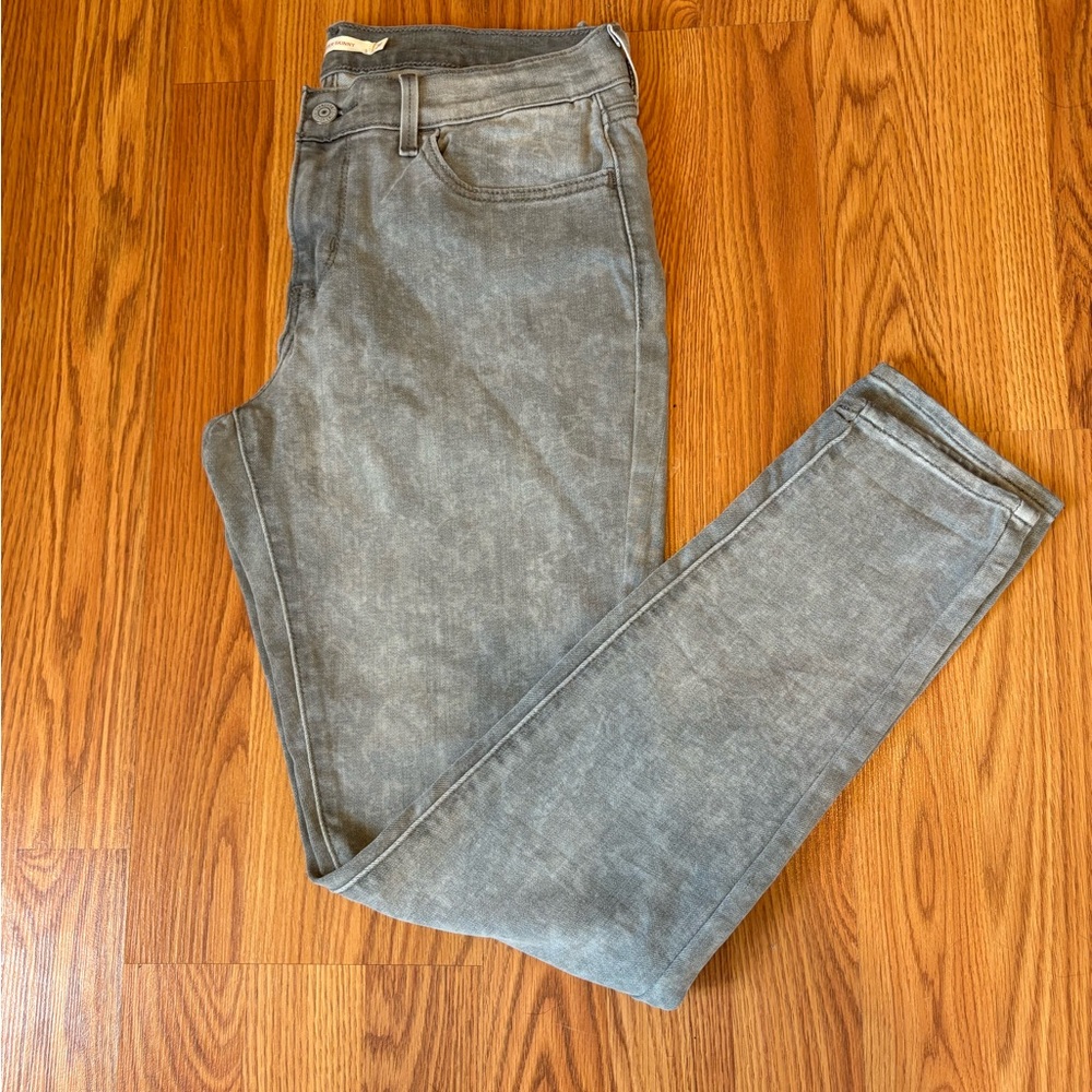 Women’s Grey Levi’s Jeans